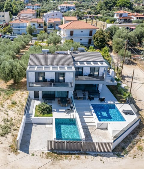 LUKA VILLAS Plage Villa in Halkidiki