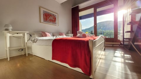 Bed, Natural landscape, Photo of the whole room, Bedroom, Mountain view, towels