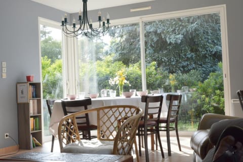 Patio, Garden, Living room, Seating area, Dining area, Garden view