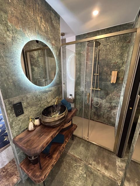 Shower, Bathroom