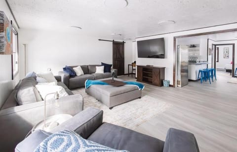 Lazy Duck Inn #30 The Lucky Duck House, a cozy 2-bedroom retreat 1 min from Yellowstone House in West Yellowstone