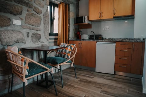 Kitchen or kitchenette, Dining area, stove