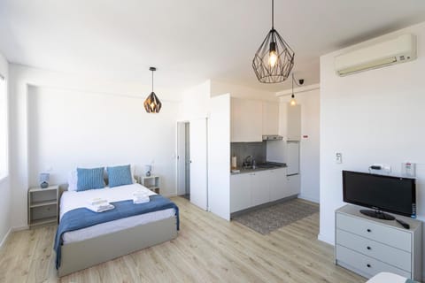 Communal lounge/ TV room, Living room, Bedroom
