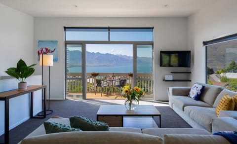 TV and multimedia, Living room, Lake view, heating