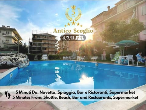 Property building, Swimming pool, sunbed
