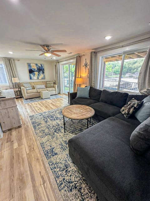 Redhead Cove-3Bed2BathDockGrillFirepit-10PP House in Osage Beach