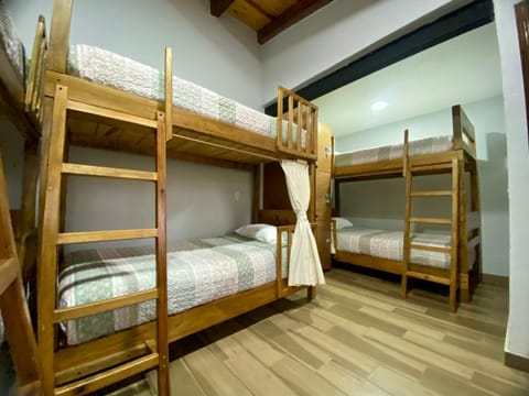 Bedroom, bunk bed