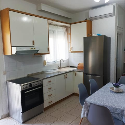 Kitchen or kitchenette, oven, stove