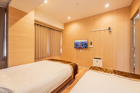 Bed, TV and multimedia, Bedroom