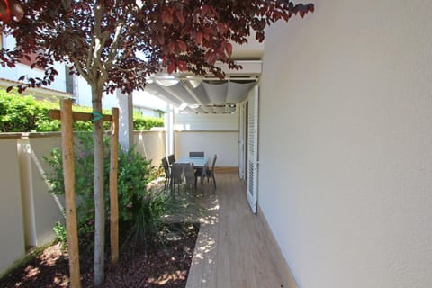 Property building, Garden, On site