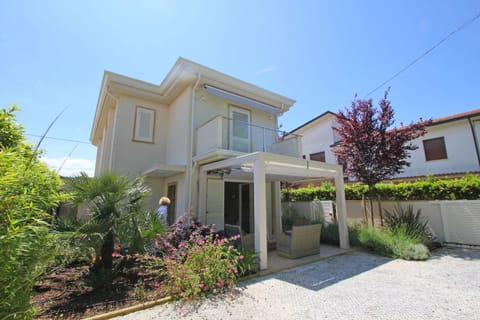 Property building, Garden, On site