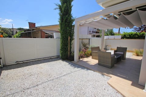 Property building, Garden, On site