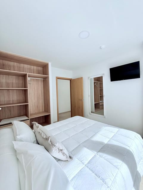 Bed, TV and multimedia, Photo of the whole room, Bedroom, wardrobe