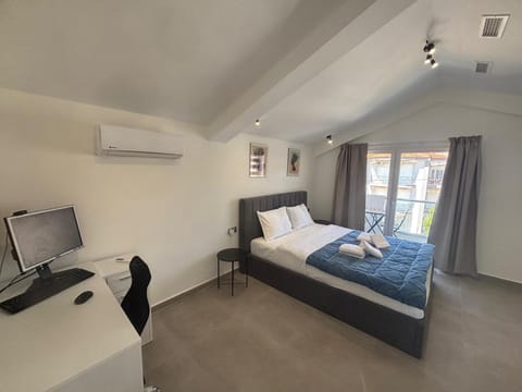 Bed, Photo of the whole room, Bedroom, towels, air conditioner