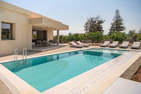 Balcony/Terrace, Swimming pool, sunbed