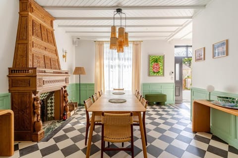 Dining area, fireplace