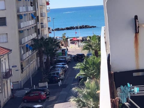 City view, Sea view, Street view, Location