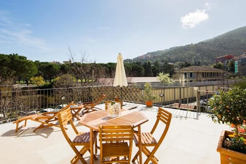 La Posta Di Cadimare - Chill in the Mezzanine Bedroom at a Former Post Office House in La Spezia