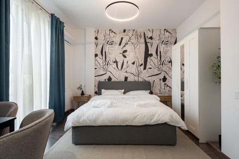 Bed, Living room, Photo of the whole room, Seating area, Bedroom