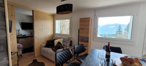 Living room, Seating area, Mountain view