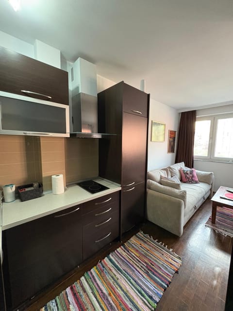 Kitchen or kitchenette, Seating area