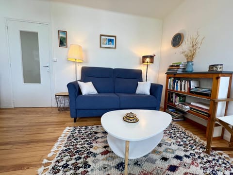 Détente fleurie tout près du sentier côtier Apartment in Concarneau