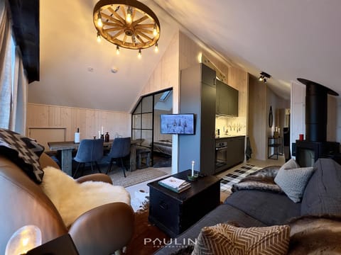 Communal lounge/ TV room, TV and multimedia, Living room, Evening entertainment