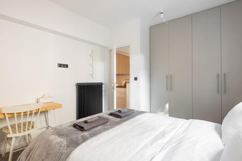 Bed, Bedroom, towels, air conditioner