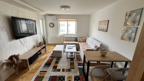 TV and multimedia, Living room, Dining area