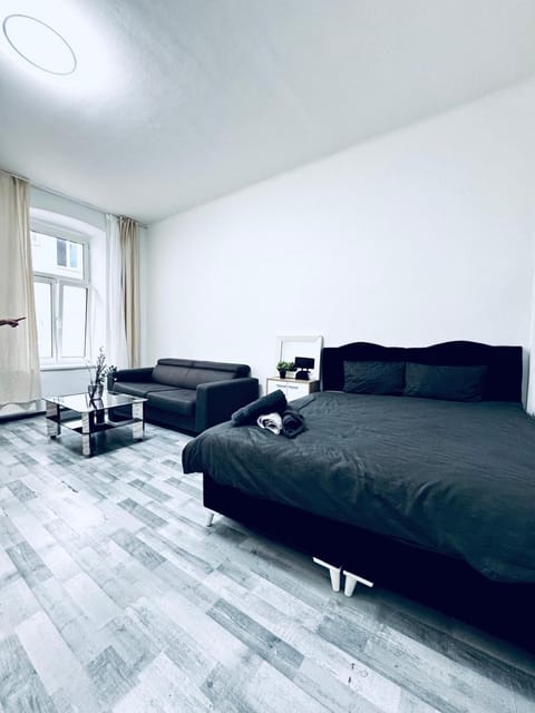 Bed, Seating area, Bedroom