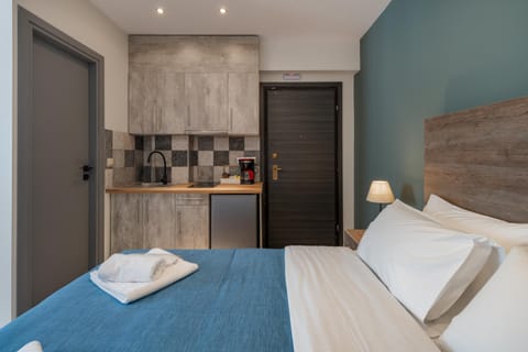 Bed, Kitchen or kitchenette, Photo of the whole room, towels