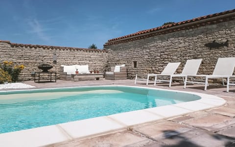 Patio, Day, Solarium, Balcony/Terrace, Swimming pool, sunbed