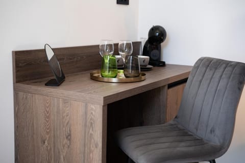 Coffee/tea facilities, hair dresser