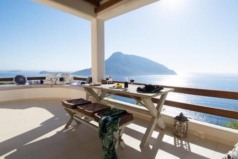 View (from property/room), Balcony/Terrace, Seating area, Sea view
