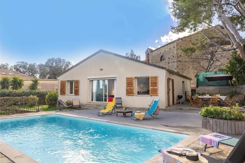 Property building, Patio, Garden view, Pool view, Swimming pool, sunbed