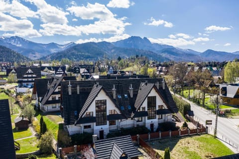 Property building, Bird's eye view, Mountain view