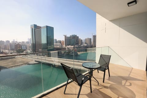Property building, Balcony/Terrace, Lake view