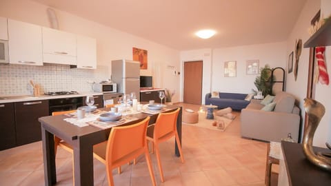 TV and multimedia, Kitchen or kitchenette, Living room, Seating area, Dining area