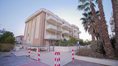 Property building, Neighbourhood