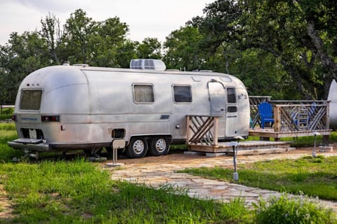 Newly Renovated Camper with Fresh Decor and Tiny Deck in Texas House in Lake Travis