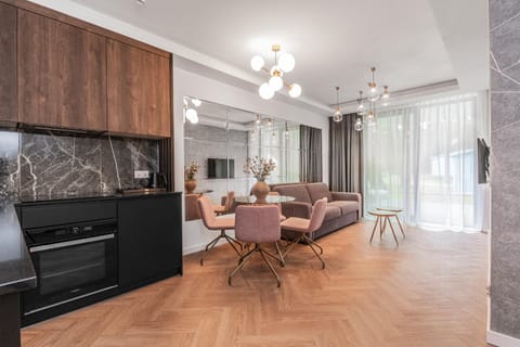 TV and multimedia, Kitchen or kitchenette, Living room, Seating area, Dining area