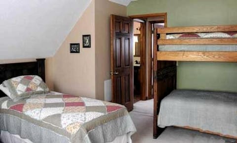 Cabin Rental with a Hot Tub near the Nantahala River, North Carolina Cabin in Cheoah