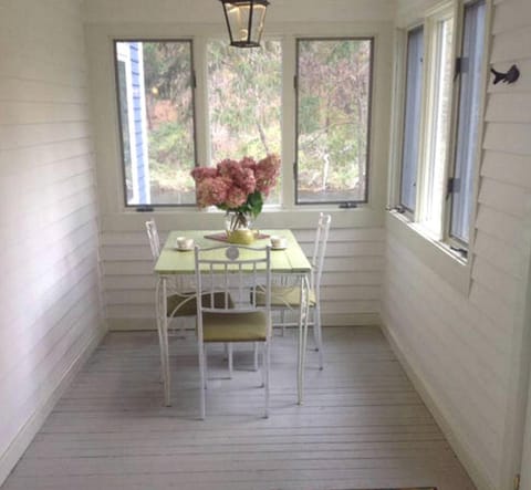 Secluded Cabin with Gorgeous Views near Stockbridge in the Berkshires of Massachusetts Cabin in Stockbridge