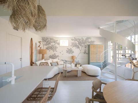 Living room, Seating area