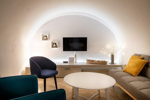 TV and multimedia, Living room, Seating area