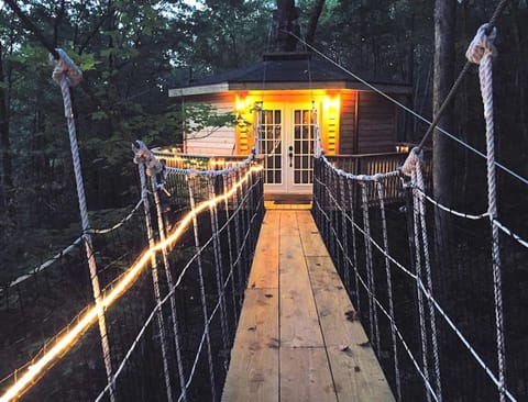 Stunning Tree House Rental in the Forest near Beckley, West Virginia House in Hico