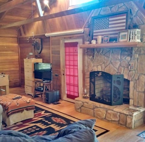 Peaceful Lodge-Style Cabin with Fire Pit near Greers Ferry Lake in Arkansas Cabin in Greers Ferry Lake