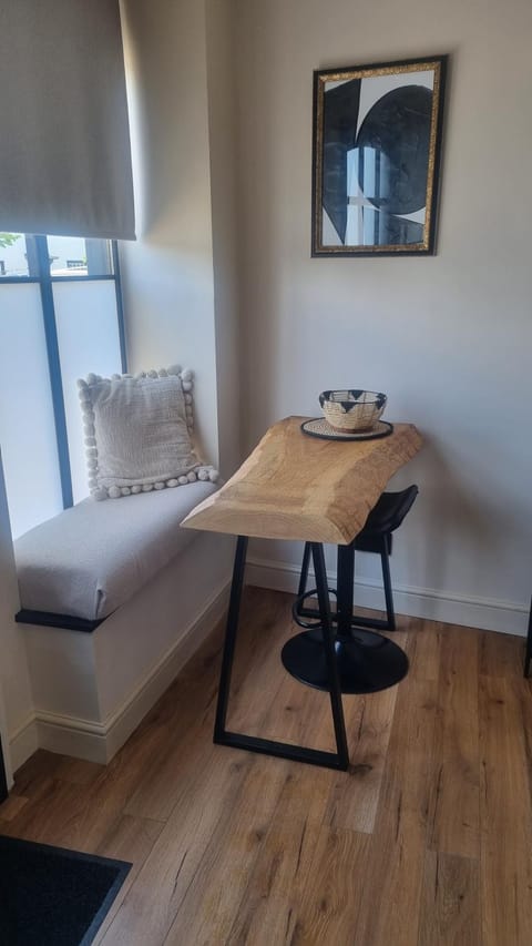 The Old Shop High Street Apartment in Wales