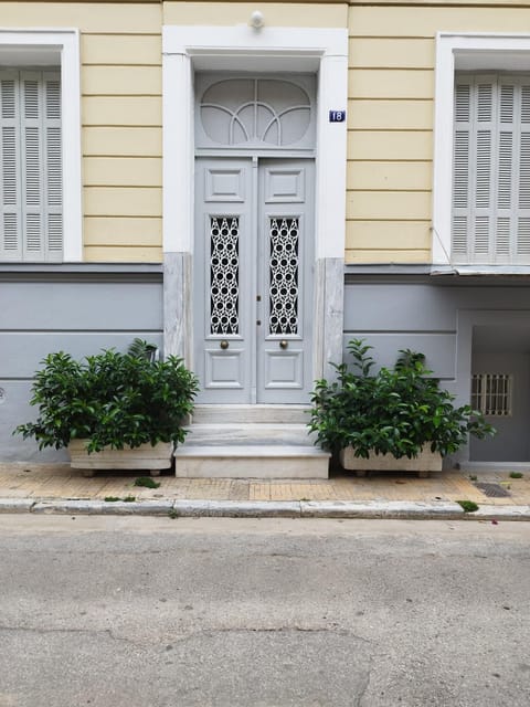 Apartment Atiki metro shared bathroom and kitchen Bed and Breakfast in Athens