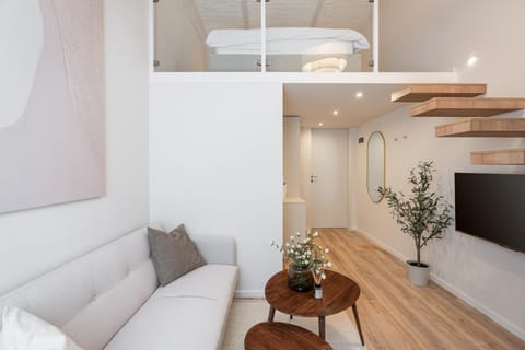 Bed, TV and multimedia, Living room, Seating area, Bedroom